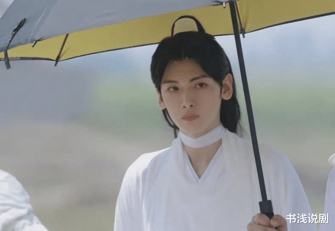 张凌赫|《吉星高照》出圈理由:张凌赫的脸,翟潇闻的服装,剧组的话题