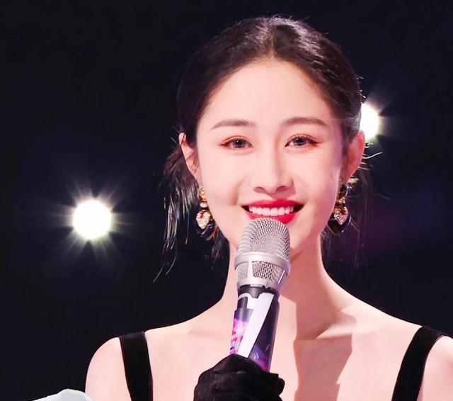 主持人|何炅入围金鹰奖男配角，却落选主持人评选，网友：芒果你还有心吗