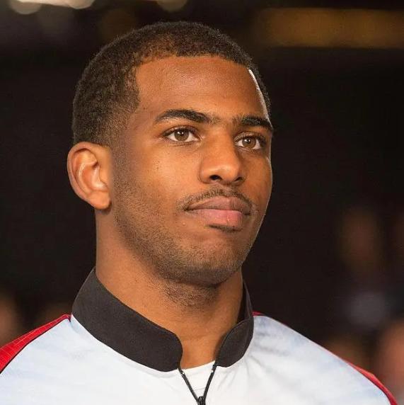 金·卡戴珊|卡戴珊与保罗的恋情曝光，翻版小菲重新上演，侃爷是否为冤大头？