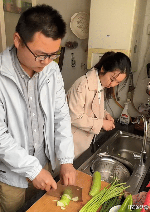 美丽|田静买奇奇悦悦爱吃的菜，郭威亲自掌勺，熟练的刀工打脸杜新枝