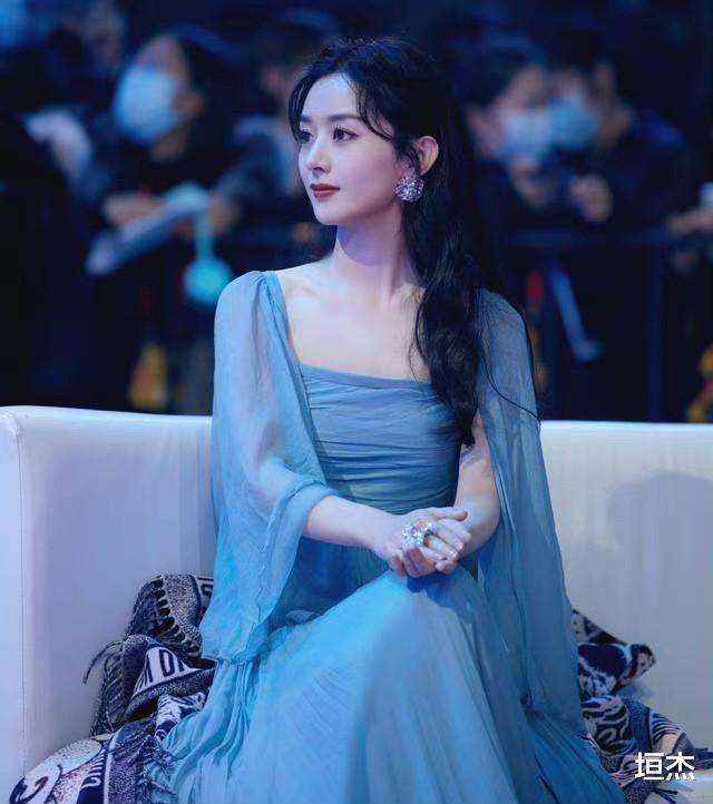 天鹅颈|牛奶肌、天鹅颈、气球胸，这8位产后的女星，美得越来越有味道