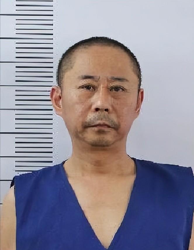 内蒙古黑老大易连峰,夫妻搭档通吃三界,涉嫌金额高达4.6亿元