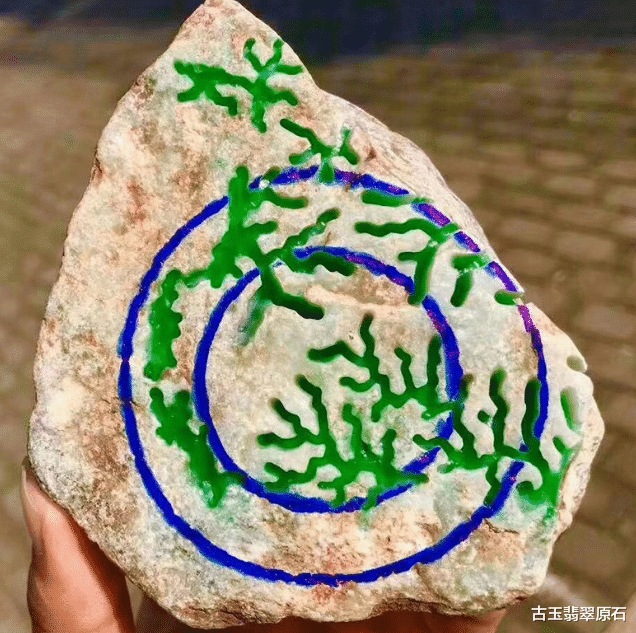 飘花翡翠|木那又出奇迹,大哥花小万入手的木那翡翠原石,竟切出“绝美”冰飘花翡翠!