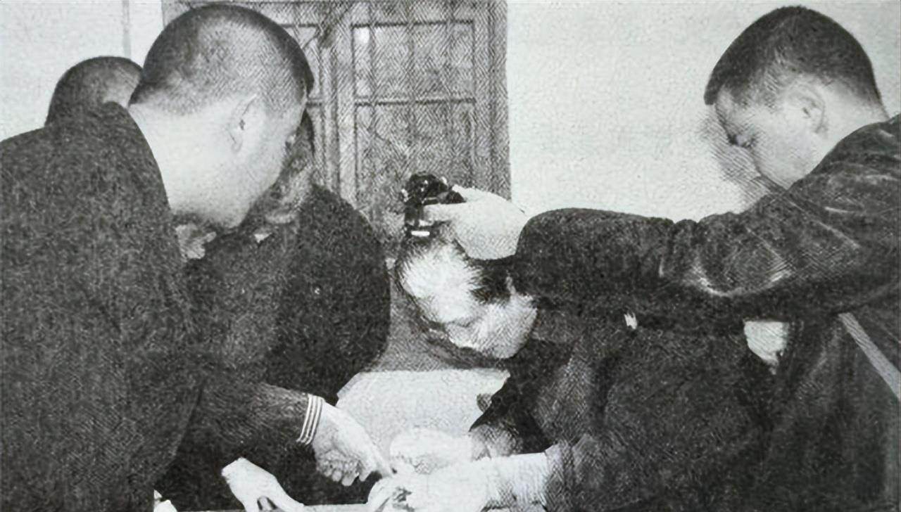 玩“躲猫猫”玩出了人命,法医陈世贤眼中的集美小学生木箱死亡案
