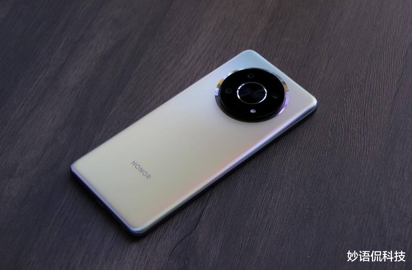荣耀|荣耀再曝新机,还是经典环形相机设计,或成新爆款