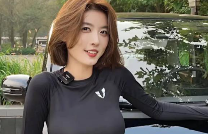 |网红聂小雨新动态紧身黑裙显身材,评论澄清不雅视频,网友:海后