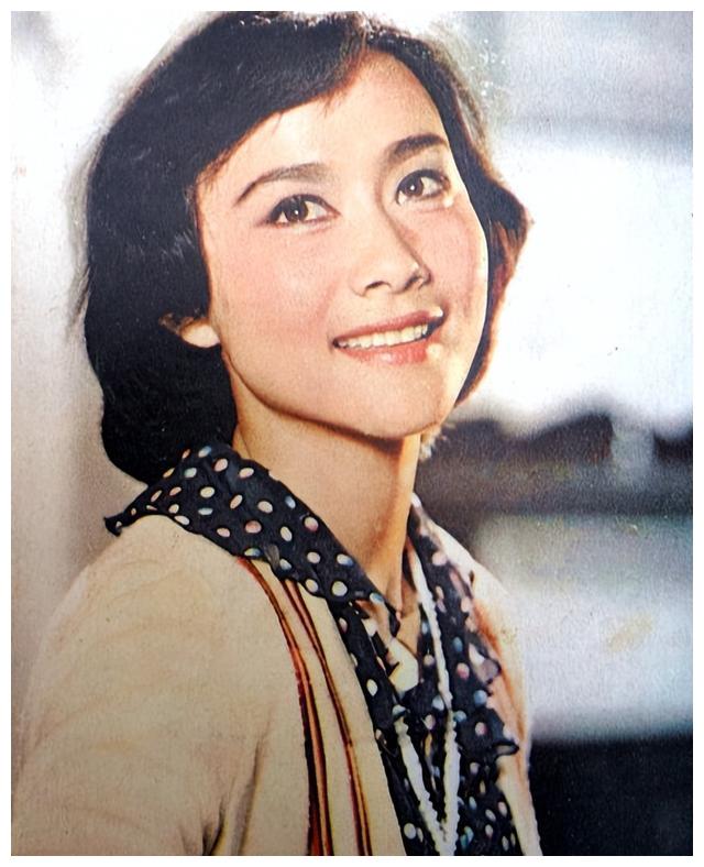 黄梅莹|老戏骨黄梅莹:27岁出道,40岁演《渴望》爆红,72岁仍热爱演戏