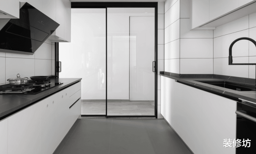 200平方米江景房,家里还有猫咪的乐园,书房也能看到绝美江景