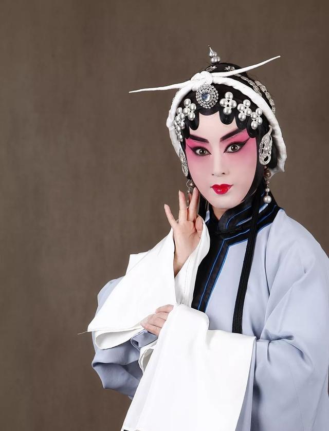 京剧|京剧名家姜亦珊早早离开，王奕謌发文送别，同行之间更多惺惺相惜