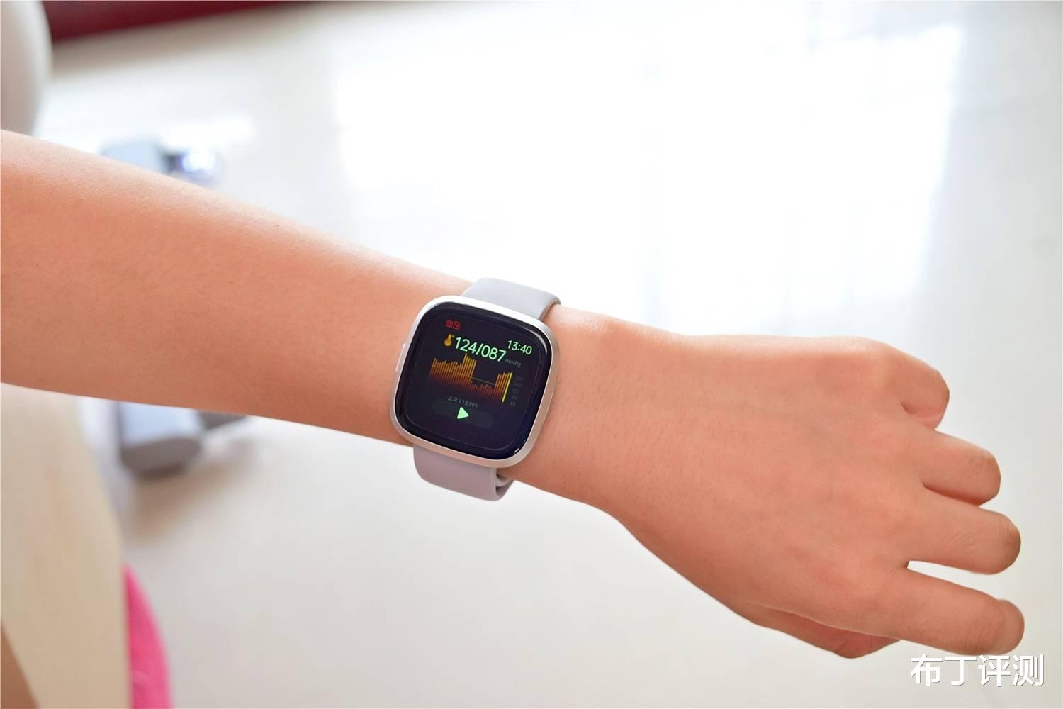 比苹果手表更实用，更适合年轻人的健康智能手表