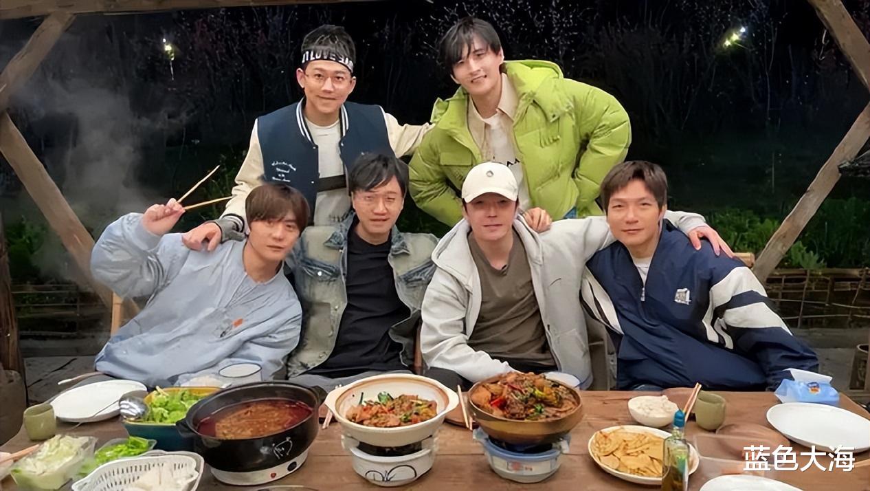 快乐再出发|豆瓣9.5《快乐再出发》火到出圈，“过气男团”憋出了一个大狠招