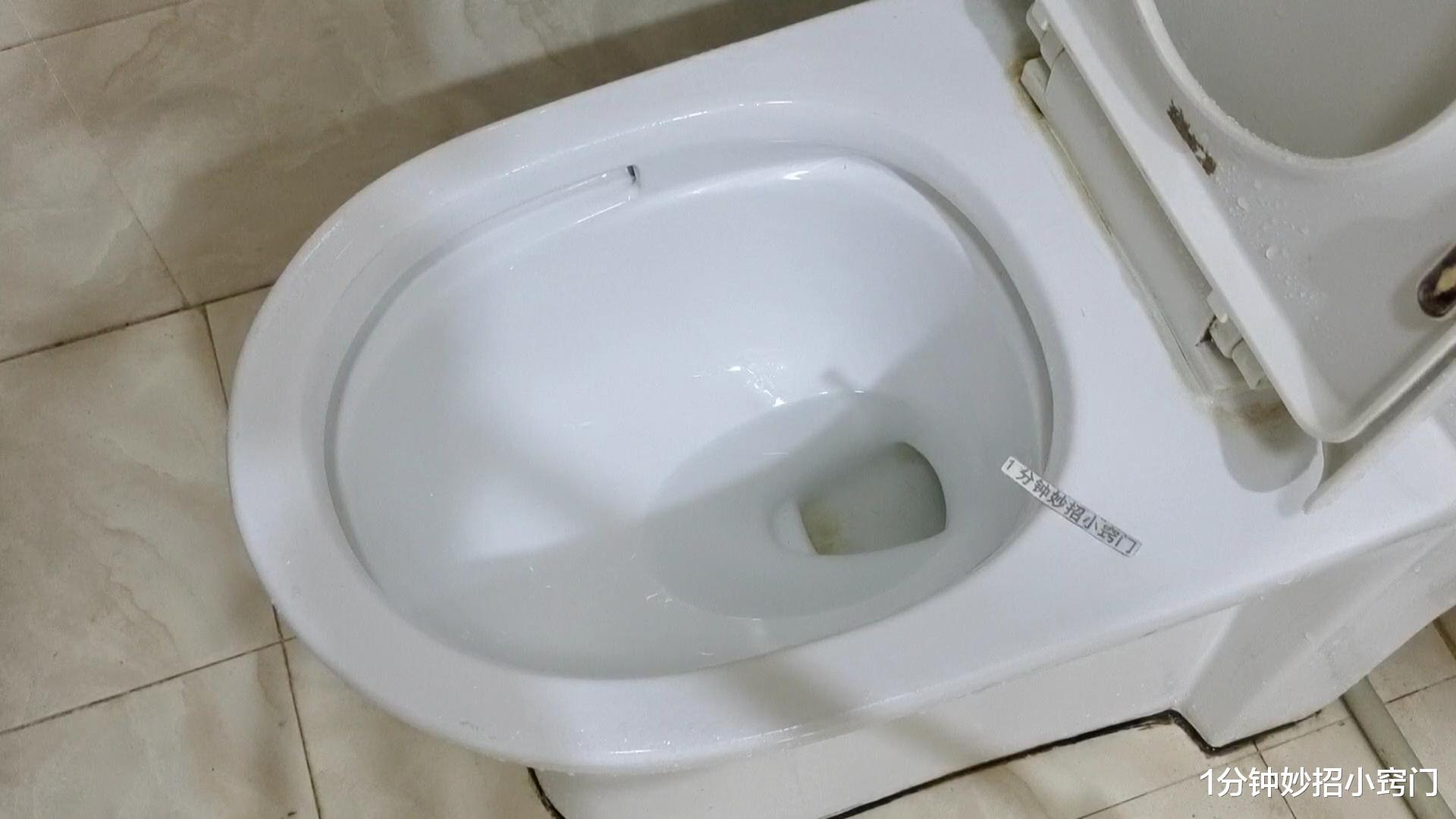 马桶内壁黄渍多,教你一招,污垢全部去除干净无异味,省钱省事