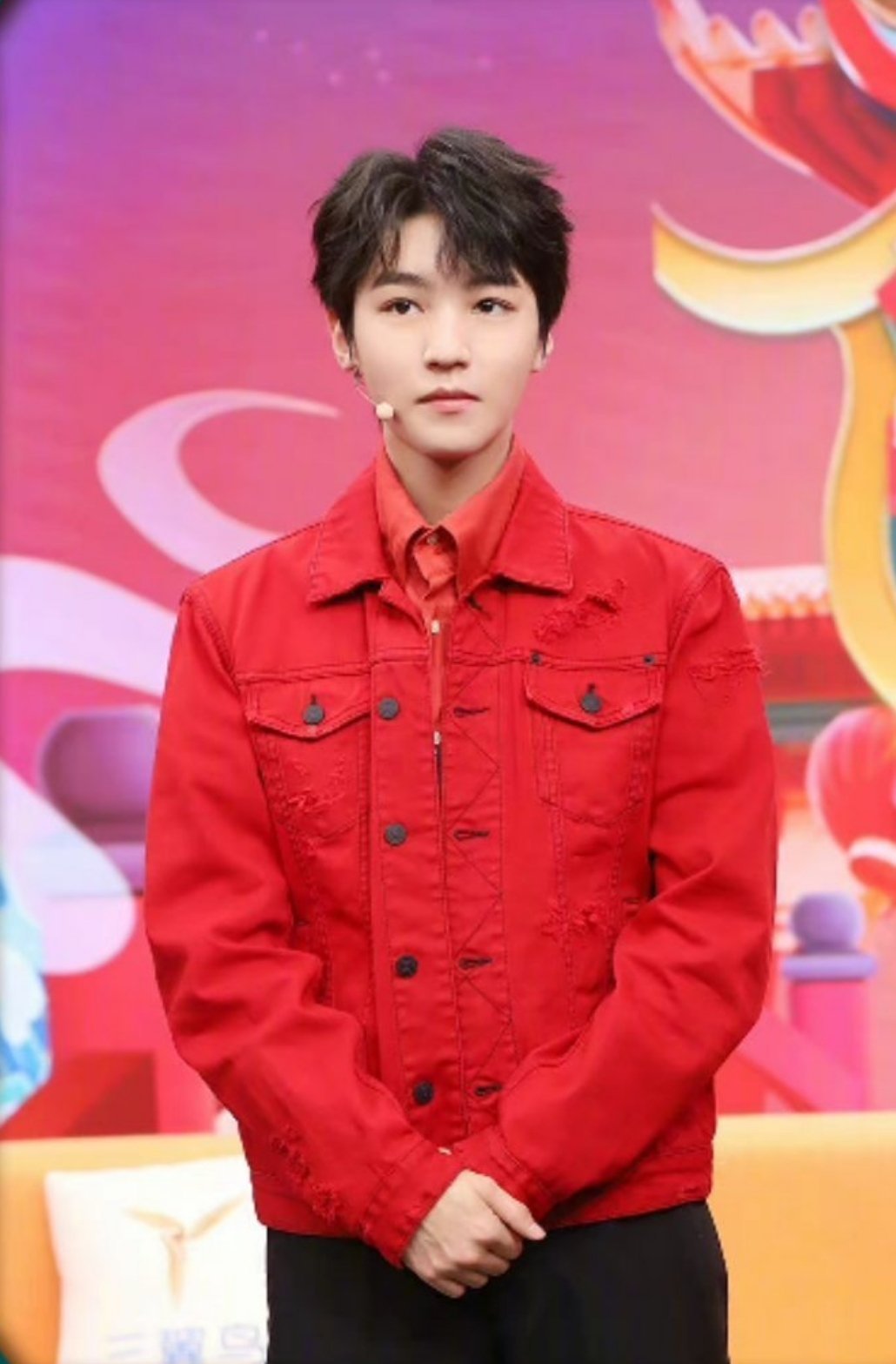 张小斐|太完美!易烊千玺在央视春晚开场,王源居中登场,王俊凯压轴出场