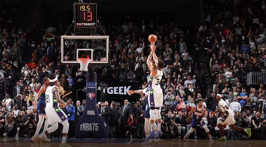 字母哥|怪兽崛起—不仅要MVP+FMVP+DPOY+总冠军，这回他奔着超越乔丹去了