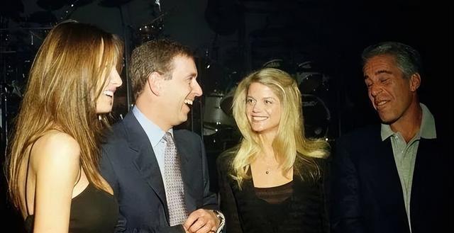 菲利普亲王|英女王最宠爱的孩子:高大英俊像菲利普,照片被女王放钱包随身带