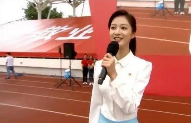 保研|冯琳顺利保研复旦后,在东方卫视担任主持人再次亮相,令人惊艳