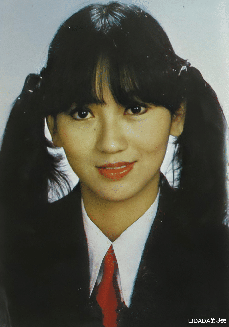 赵雅芝|赵雅芝：带两个儿子再婚嫁黄锦燊，恩爱三十多年生一子，幸福美满