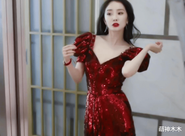 杨幂|《爱的二八定律》首播！杨幂妆浓被吐槽油腻，跟许凯同框无CP感