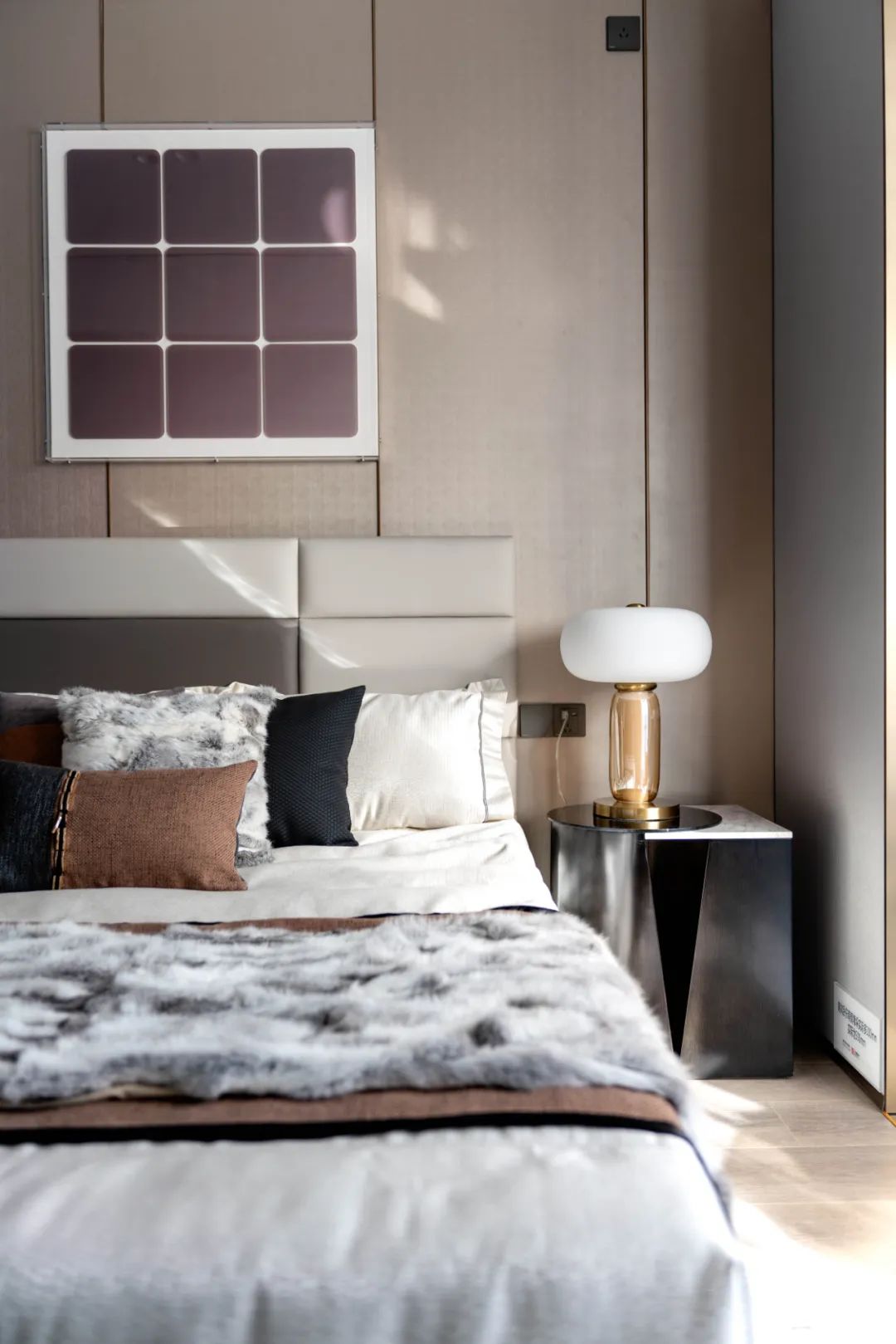 大户型的品质生活,简单中透露着清淡的奢华、高贵