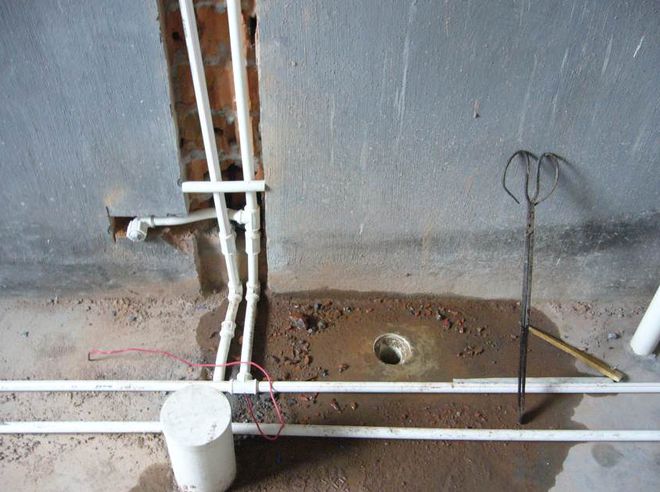 老婆不听劝告,坚持把阳台改成厕所,入住2个月后她后悔了!