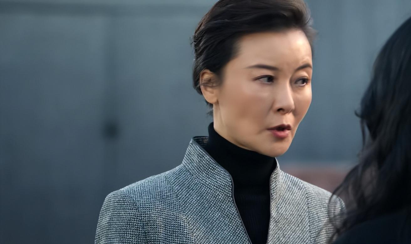 野蛮生长|摇头晃脑,表情狰狞:《风吹半夏》女二,把“演技炸裂”玩出新花样!