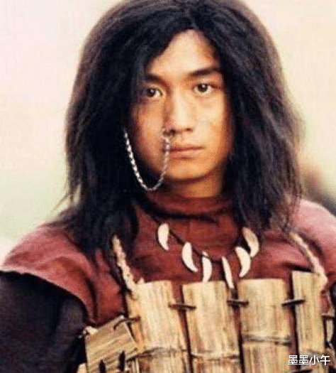 周杰伦|不是所有男明星都适合古装：周杰伦勉强忍了，李现头上不知何物