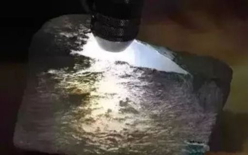 翡翠|3万入手的翡翠原石，切开后秒变180万，原来这才是真正的玻璃种！