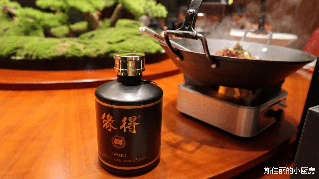 河北65岁老汉，街上花9000买了2瓶茅台老酒，拿去回收却大失所望