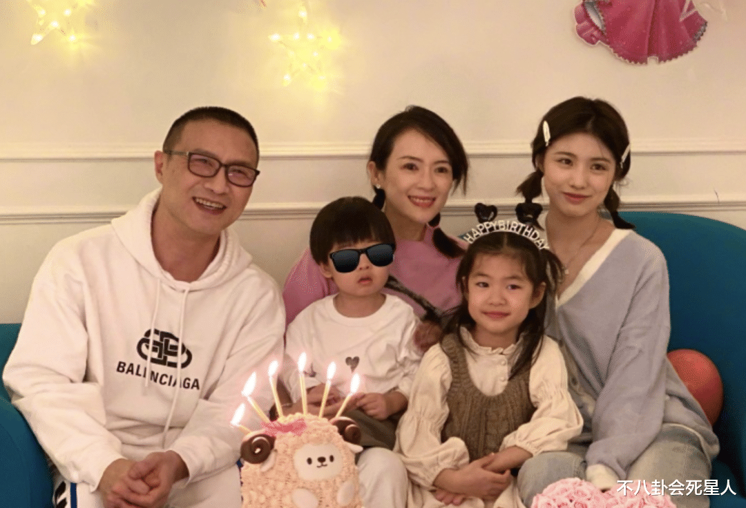 |生完孩子大变样的10位女星，秃头白发，脸垮眼睛凹陷，太可惜了