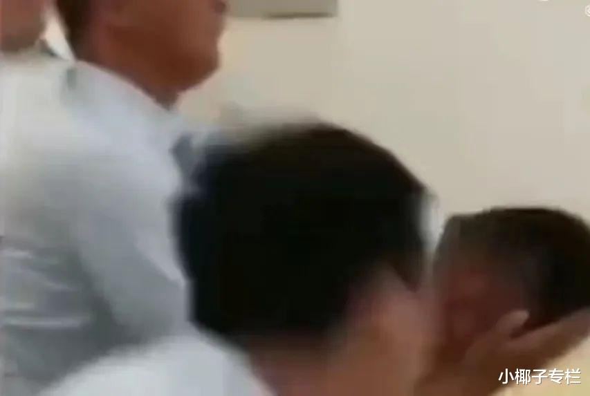 看了珠海被扇耳光的女业主,我才懂日薪208万的明星考编为何惹众怒