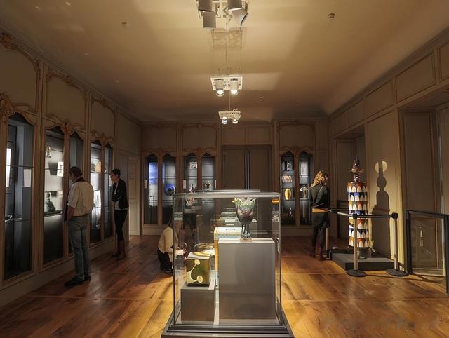 沉香|报损文物张口就说5.6亿?台北故宫损坏的瓷器,到底能值多少钱?