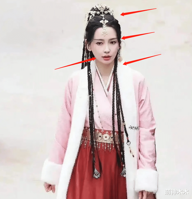 微笑|baby新剧路透引热议，造型怪异微笑唇抢镜，还撞型黎姿“赵敏”