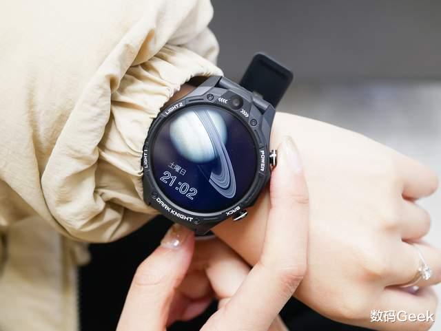 罗技|双摄像头可拍照，64GB+触摸屏的手表你见过吗？Jeep黑骑士评测