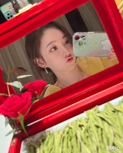 关晓彤|张杰冯提莫加盟川渝春节晚会,舞台令大家期待,网友:热搜预定