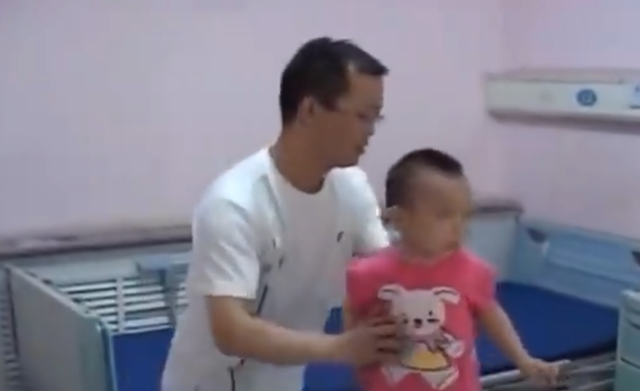 陕西1岁女婴住院期间,体内连续冒出19枚铁钉,医生无奈选择报警!
