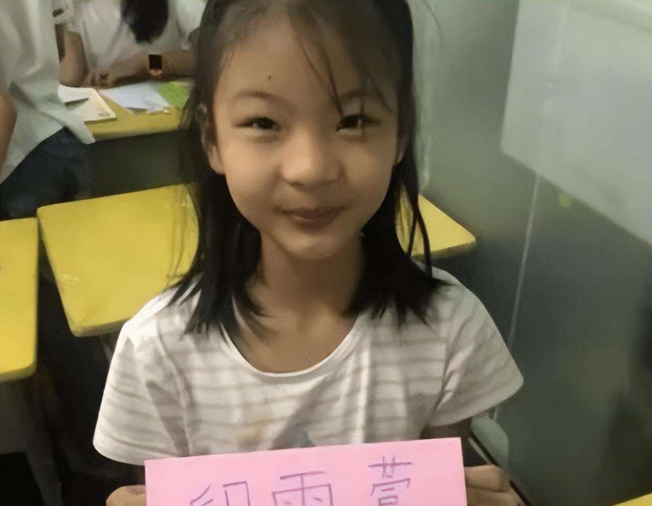 小学女生因姓名“极简”走红，连名带姓共2笔，老师直呼叫不出口