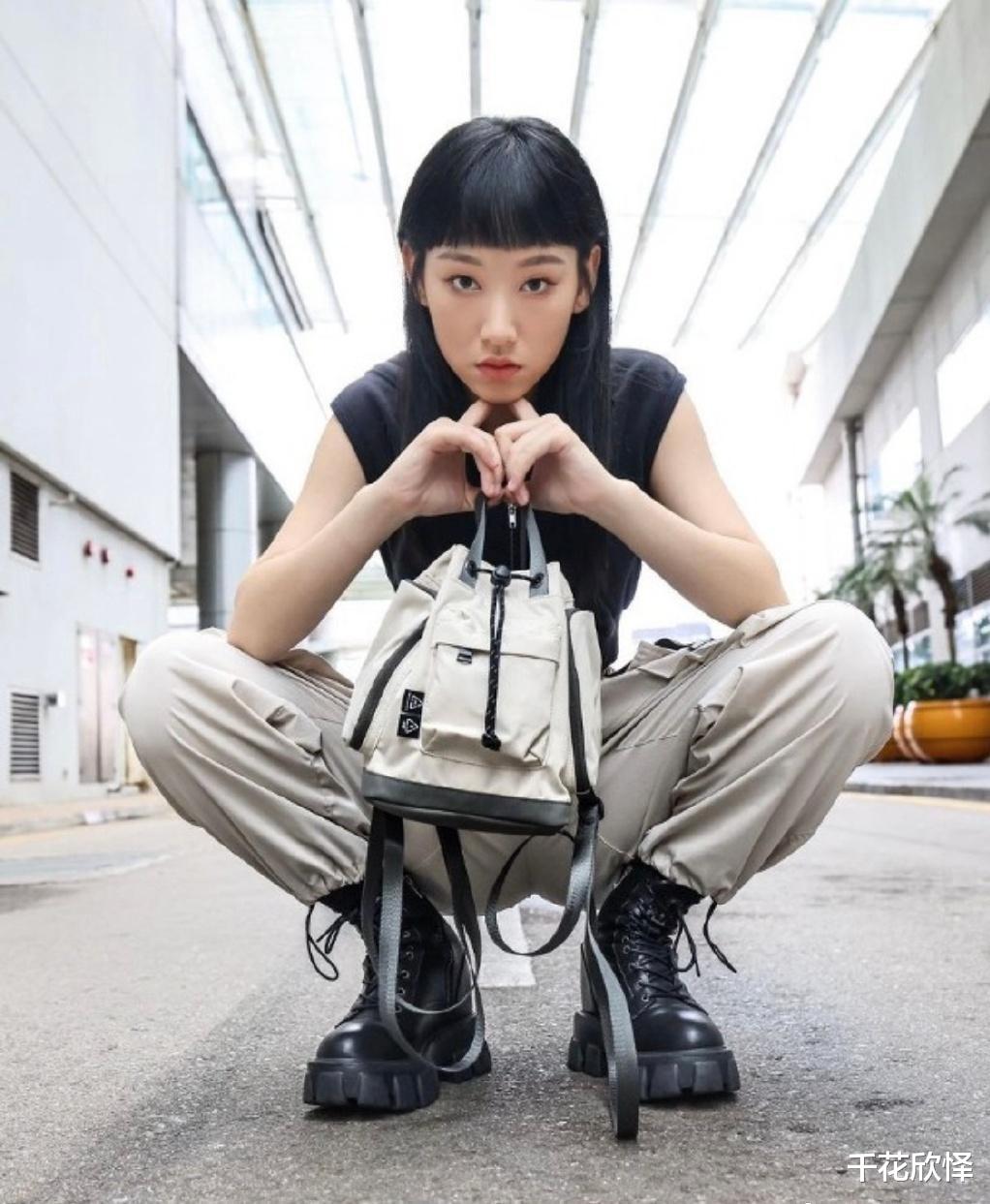 炎明熹|香港歌坛新星炎明熹脱掉明星衣裳，素颜回校学习，被媒体追踪