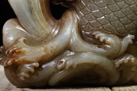 和田玉籽料|和田玉籽料“枣红皮 鱼化龙花插”