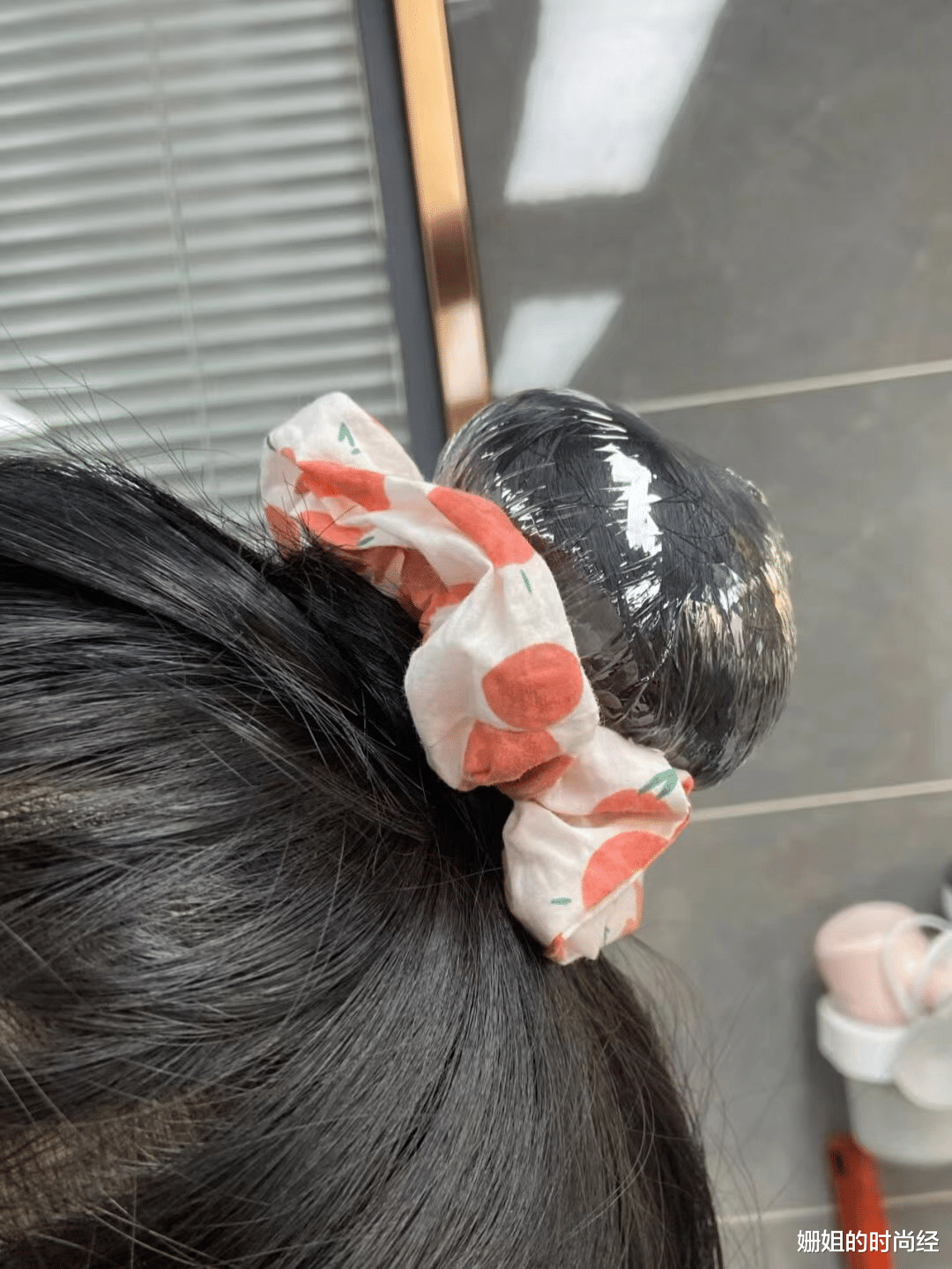 最近流行的倒叙洗头法：先涂护发素，再洗头，效果到底咋样？