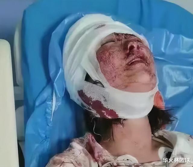 女孩|揪住“唐山被打女孩职业”不放，是替施暴者推卸罪责
