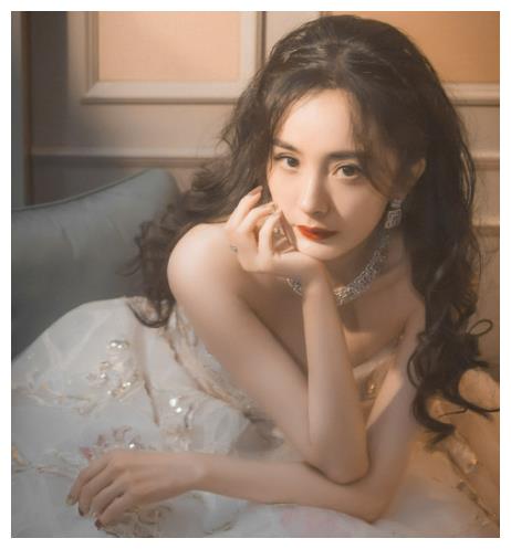 杨幂|杨幂《谢谢你医生》已过审!白衣制服气质佳,惊艳不输涂山红红