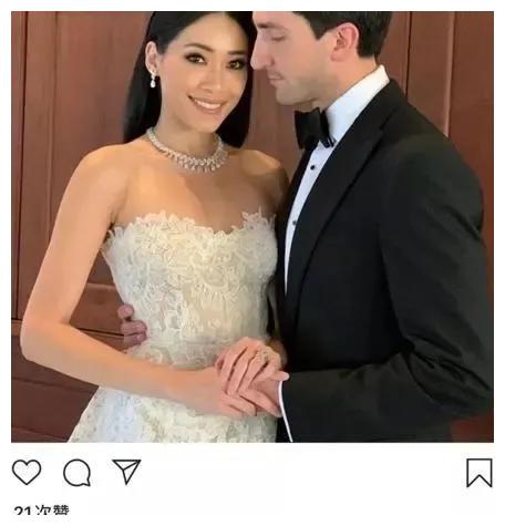 萧亚轩|“百亿富婆”王薇薇:73岁像少女,帅哥围绕,萧亚轩都得往旁边站