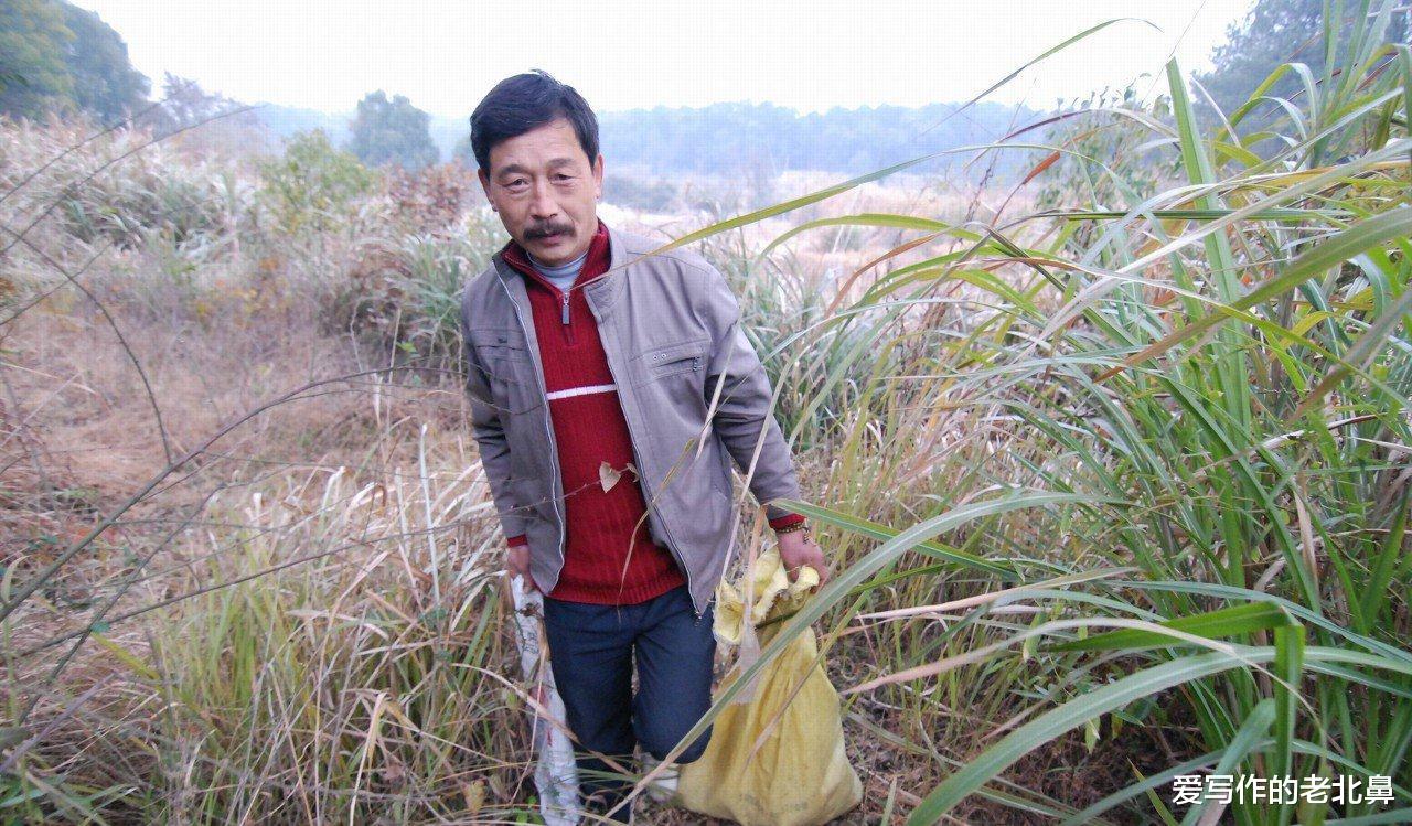以前找亲戚借100元看病但对方不肯借,现亲戚问我借30万买房,我不借就说我为富不仁,大家怎么看?