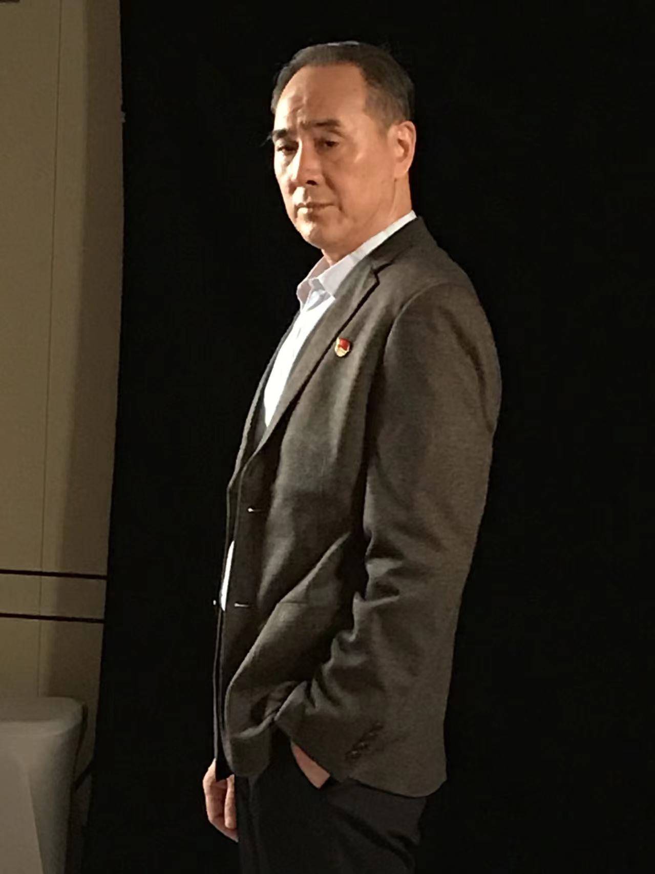 王全有|65岁王全有新剧《庭外》热播 记录生活中气十足状态好