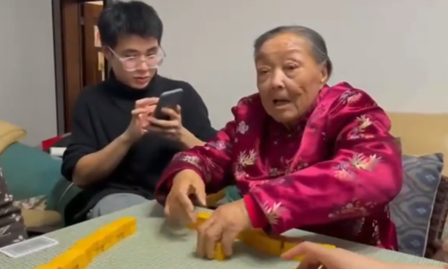 穆桂英挂帅|《穆桂英挂帅》马金凤病逝,享年100岁,生前最后露面照公开