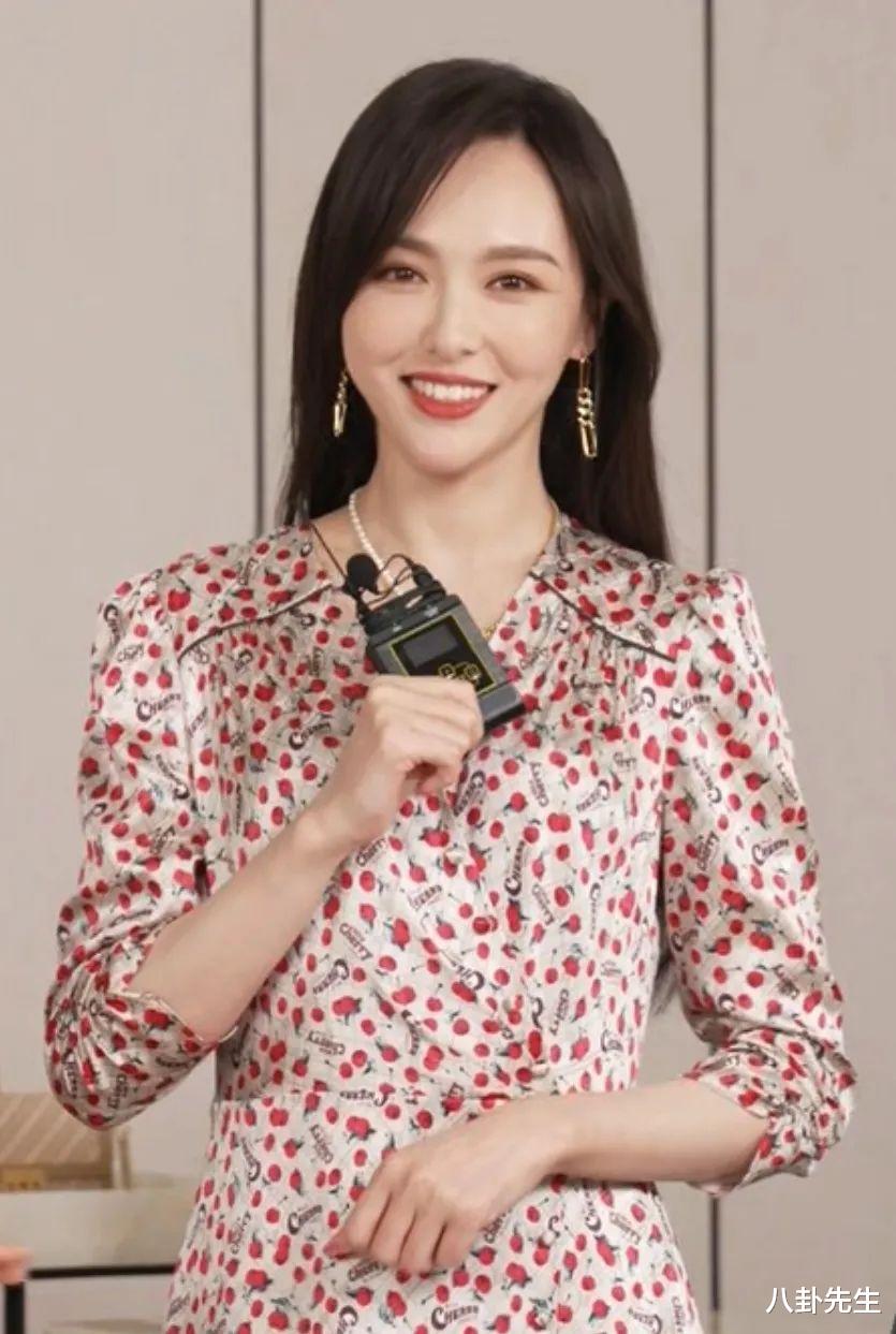 魏无羡|直播镜头下的女明星：杨紫唐嫣苹果肌瞩目，热巴娜扎跟精修图没差