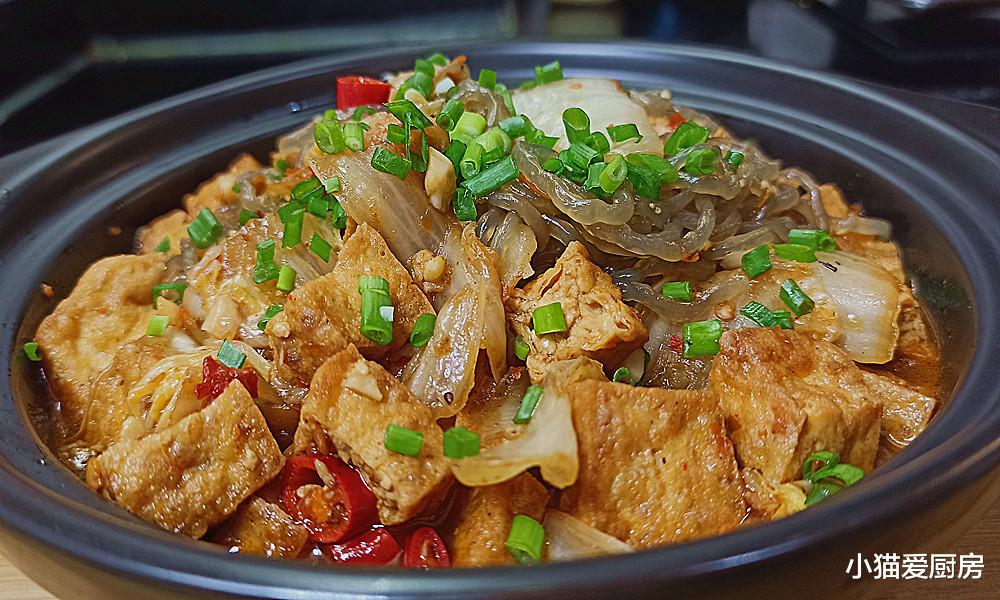 自从学会白菜和豆腐泡制作做法，一家人抢着吃，上桌连汁都不剩