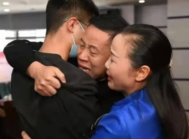 |孙海洋妻子直播透露心情，看到孙卓后心狠痛，孩子明显营养不良