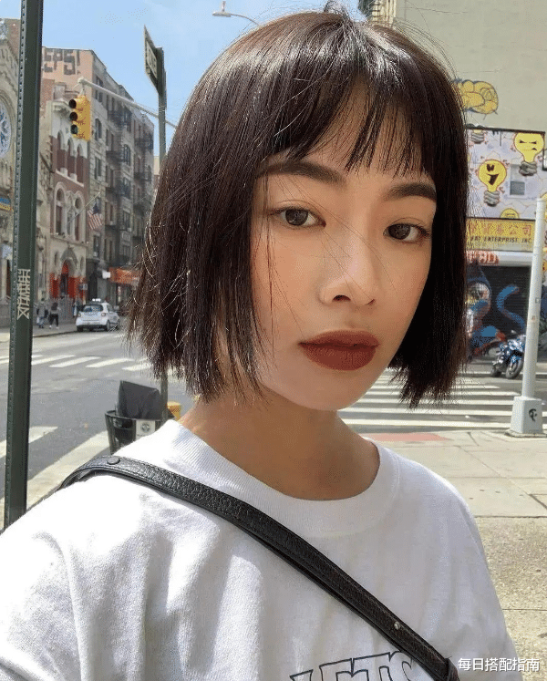 短发 都说脸型决定发型，什么样的女生剪短发才好看？关键看这5个特征
