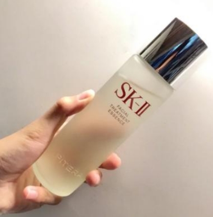 面霜 抗老护肤品水精华面霜哪个最重要